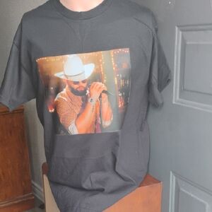 Gildan Black Graphic Tee with Singer Design